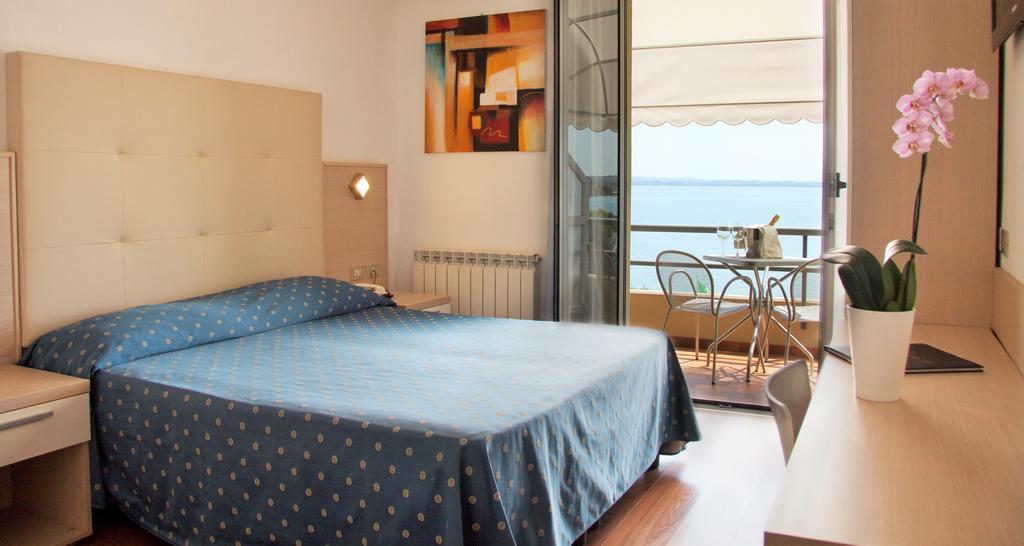 Ca' Serena 3* Sirmione